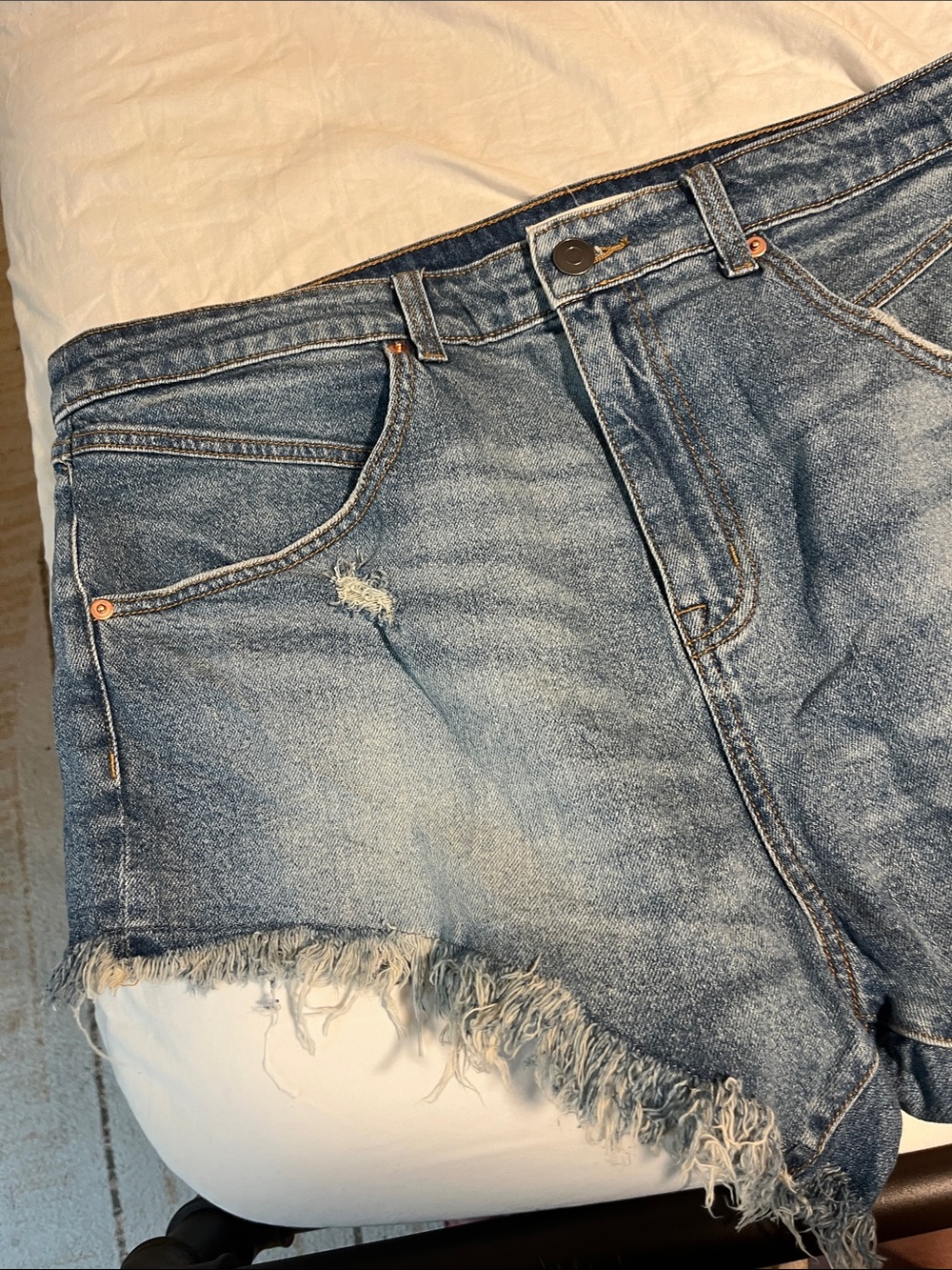 Festi 3'' Ultra High-Rise Cheeky Denim Short, Size 18 - Picture 3 of 7